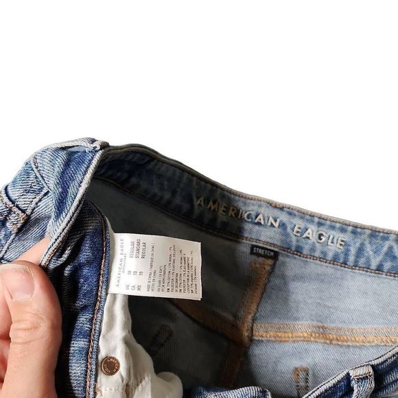 American eagle under butt rip light wash mom jeans size 10 regular - Picture 5 of 6